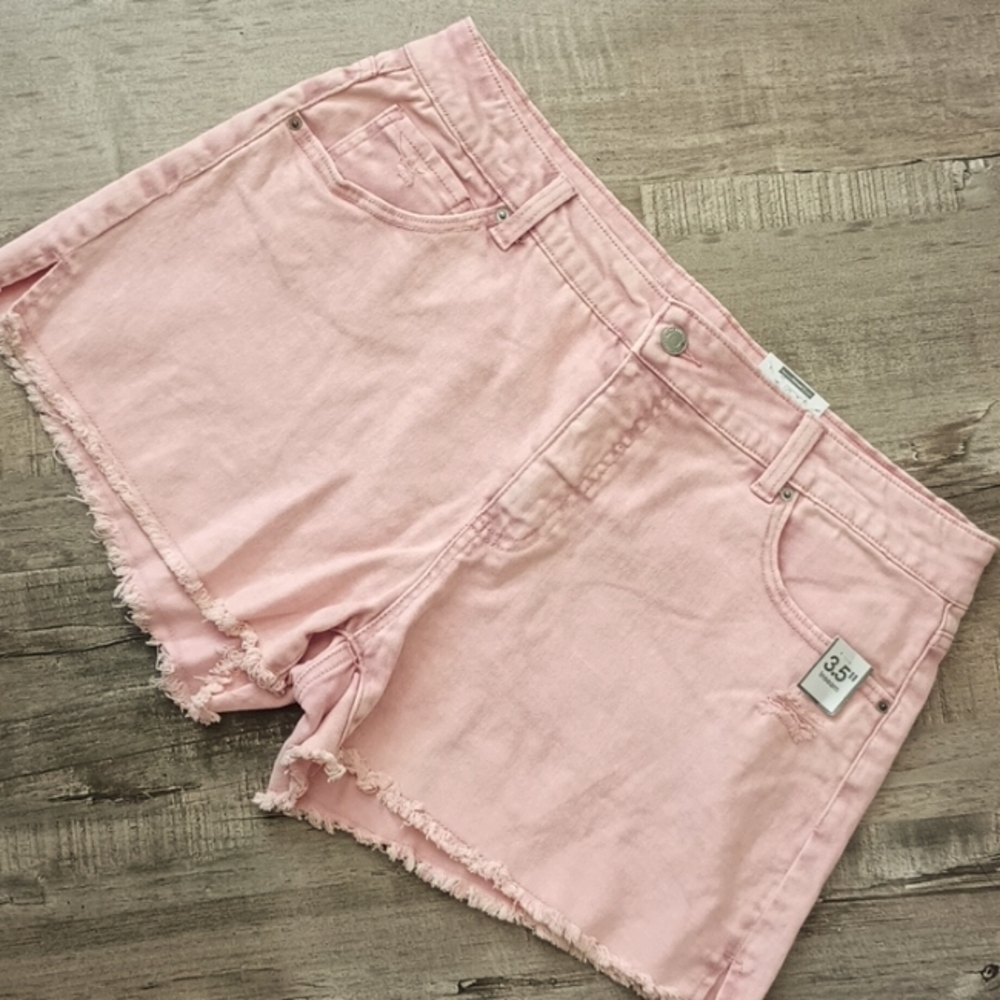 TIME AND TRU Relaxed Fit High Rise Shorts NWT
